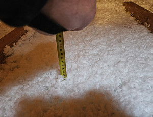 Zateplení stropu rodinného domu pomocí foukané izolace